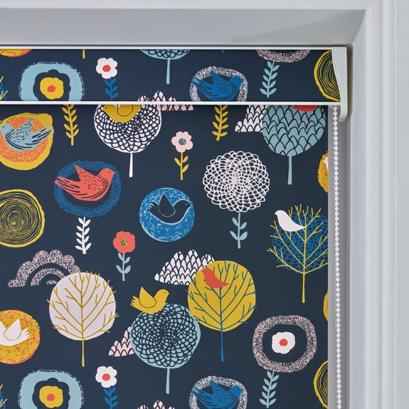 https://blinds.online/hub/blinds/roller-blind/linnea-crush-roller-blind-3.webp