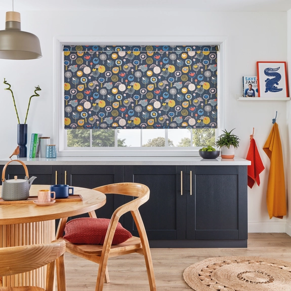 https://blinds.online/hub/blinds/roller-blind/linnea-crush-roller-blind-4.webp